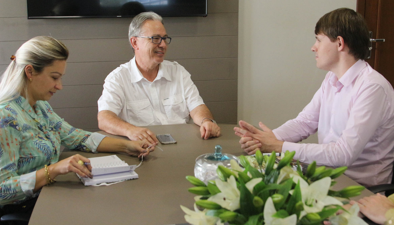 Presidente da Câmara reúne-se com Sindilojas NH