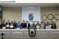 17 atletas recebem medalha Mérito Esportivo em sessão solene