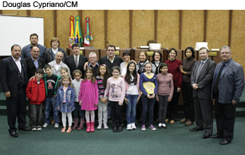 19/07/2011 - Escola Leopoldo Petry é homenageada pelos 81 anos