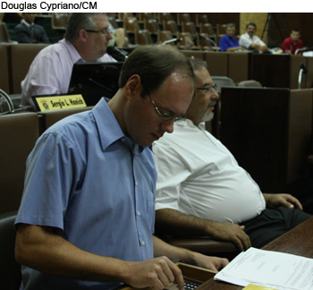 23/08/2011 - Tachas e tachões transversais não serão retirados