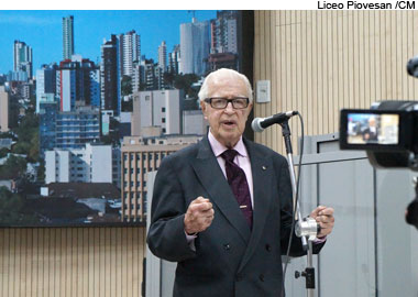 Adalberto Alexandre Snel é homenageado por seus 65 anos de profissão