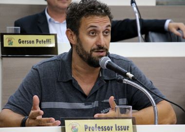 Adiada votação de proposta que limita número de sessões solenes na Câmara