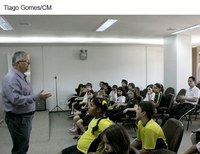 Alunos da Instituição Evangélica visitam a Câmara