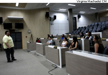 Alunos de escola técnica visitam o Legislativo