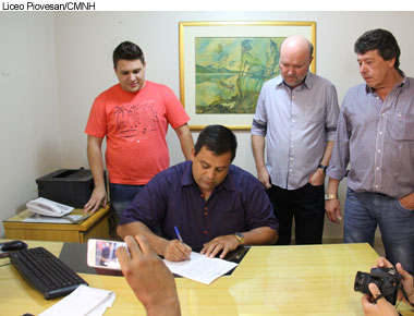 Antonio Lucas toma posse como presidente da Câmara