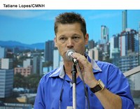 Aprovado PL que obriga praças de alimentação a oferecer espaços exclusivos para idosos, gestantes e pessoas com deficiência