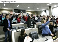 Atividade que comemora o mês do idoso enche plenário