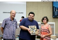 Câmara entrega mais de 300 livros à Biblioteca Municipal
