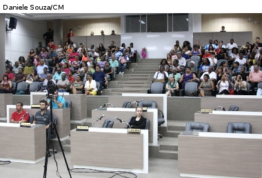 Com plenário lotado, Câmara entrega Prêmio Sebastião Flores 