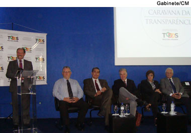 Gabinete: Caravana da Transparência chega a Novo Hamburgo