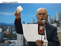 Cidadão pede asfaltamento na rua Quirinal, no bairro Canudos