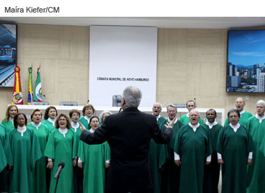 Com repertório eclético, Evoca encanta o público no Legislativo