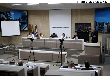 Contratação de servidores para projeto social tem pedido de vista aprovado