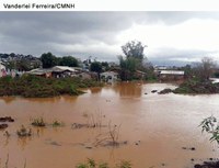  Criação da Bolsa Moradia Extraordinário aprovada em primeiro turno