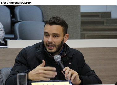 Em vista PL que dispõe sobre atendimento preferencial em estabelecimentos públicos, bancários e comerciais