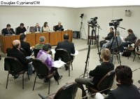 Empresas de telefonia e TV por assinatura terão que atender em endereço fixo