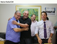 Enfermeiro Vilmar assina a Ata de Posse da Presidência 2015 