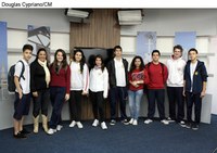 - Estudantes assistem à sessão plenária