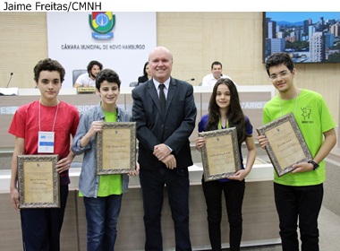 Estudantes hamburguenses são homenageados por suas conquistas