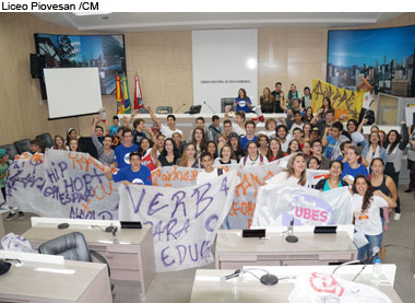 Estudantes reivindicam passe livre em ato realizado na Câmara