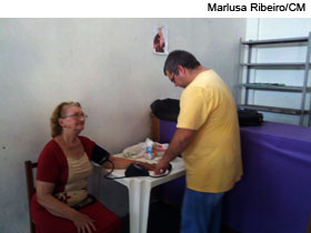 Gabinete: Enfermeiro Vilmar atende idosos de Canudos