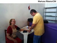 Gabinete: Enfermeiro Vilmar atende idosos de Canudos