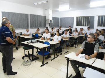 Gabinete: Farias participa de palestra no 3° BPM 