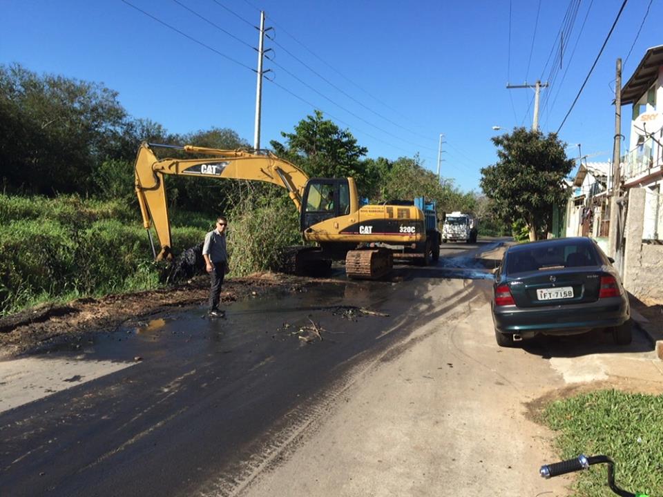 Gabinete: feita a limpeza do esgoto a céu aberto da rua Eldorado