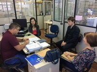 Gabinete: Felipe apoia projeto do Movimento Roessler de plantar árvores sob a linha da Trensurb