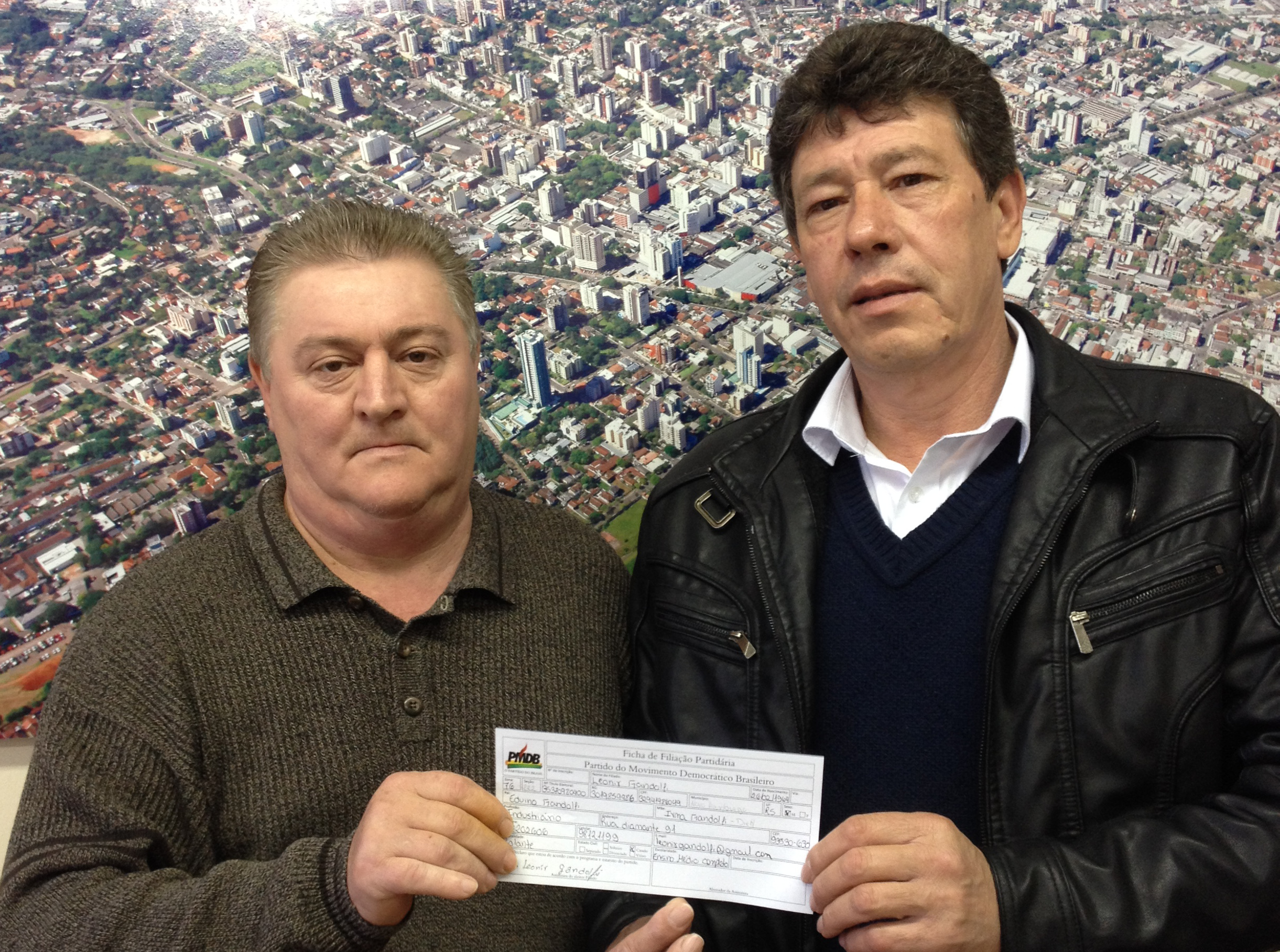 Gabinete: Líder comunitário filia-se ao PMDB no gabinete de Serjão