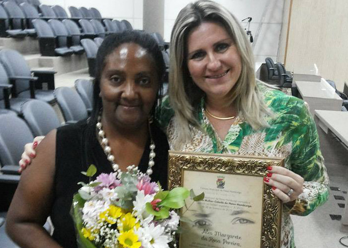 Gabinete: Patrícia entrega Certificado de Mulher Cidadã a Ales Margarete da Rosa Pereira