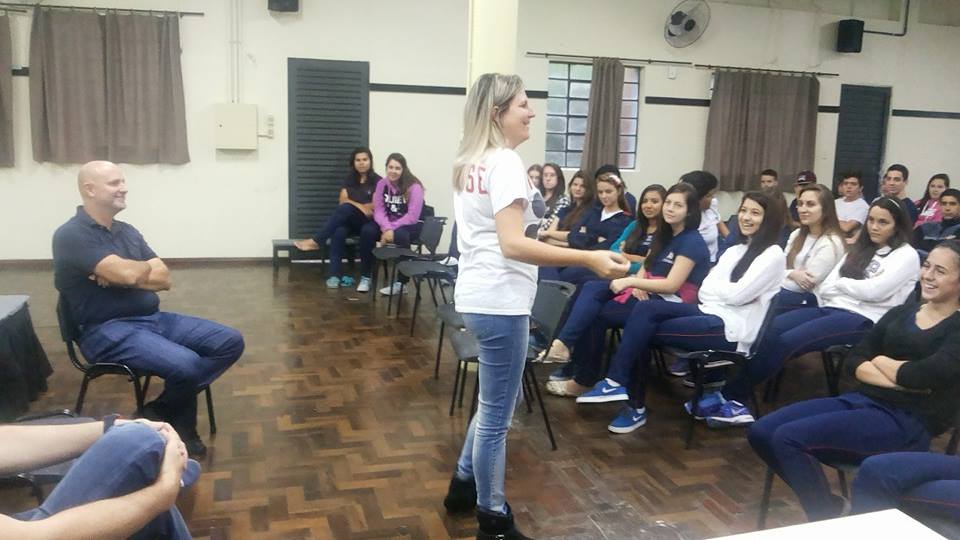 Gabinete: Patrícia participa de debate com alunos da Escola Dr. Wonfram Metzler