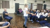 Gabinete: Patrícia participa de debate com alunos da Escola Dr. Wonfram Metzler