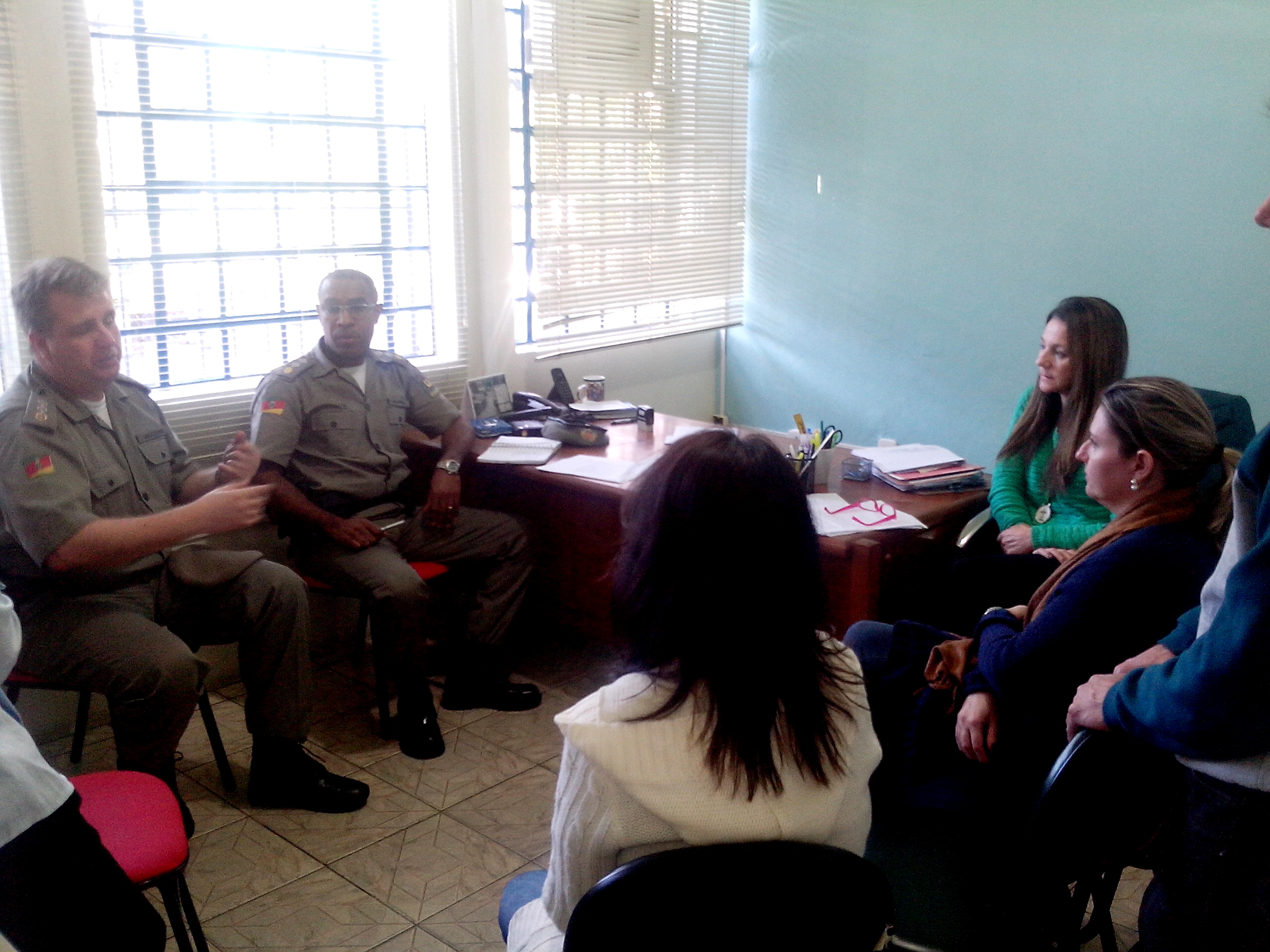 Gabinete: Patrícia participa de reunião sobre segurança na Escola Wolfran Metzler