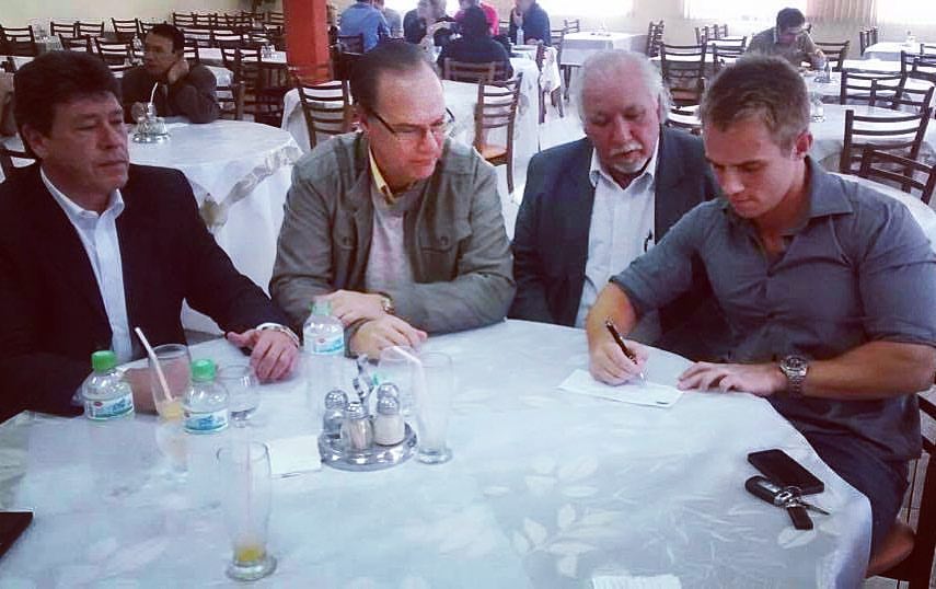 Gabinete: Serjão filia o DJ Gustavo Fischer no PMDB