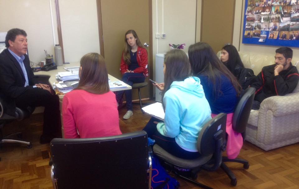 Gabinete: Serjão recebe alunos do Colégio Dr. Wolfram Metzler