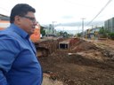 Gabinete: Vereador Enio Brizola visita obras do extravasor da rua ícaro