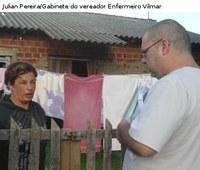 Gabinete: Vilmar percorre a rua Joaquim Oliveira com seu Gabinete Móvel 
