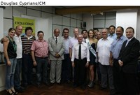 - Garota Verão acompanha sessão da Câmara