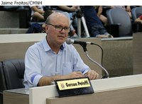 Gerson Peteffi é homenageado por seus 35 anos como médico da rede pública de Novo Hamburgo