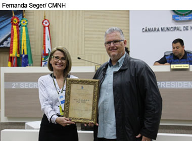 Grupo Ellos é homenageado por seus 10 anos de atividades