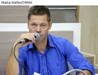 Jorge Tatsch busca construção de área coberta na Escola João Brizola