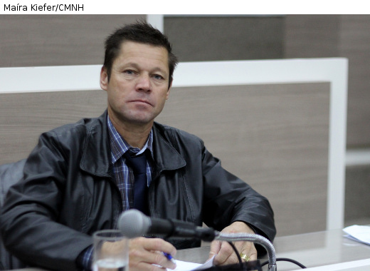 Jorge Tatsch pede mais bocas de lobo na rua Júlio Luiz Steigleder