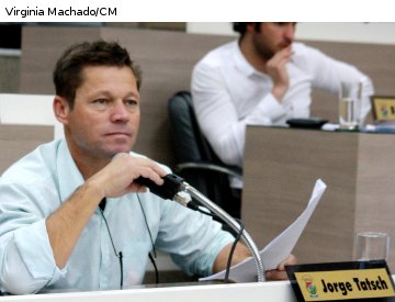 Jorge Tatsch pede melhorias na Praça Anildo Koch 