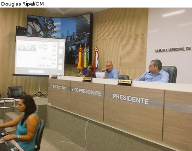 Jornal Câmara Notícias é relançado em sessão plenária