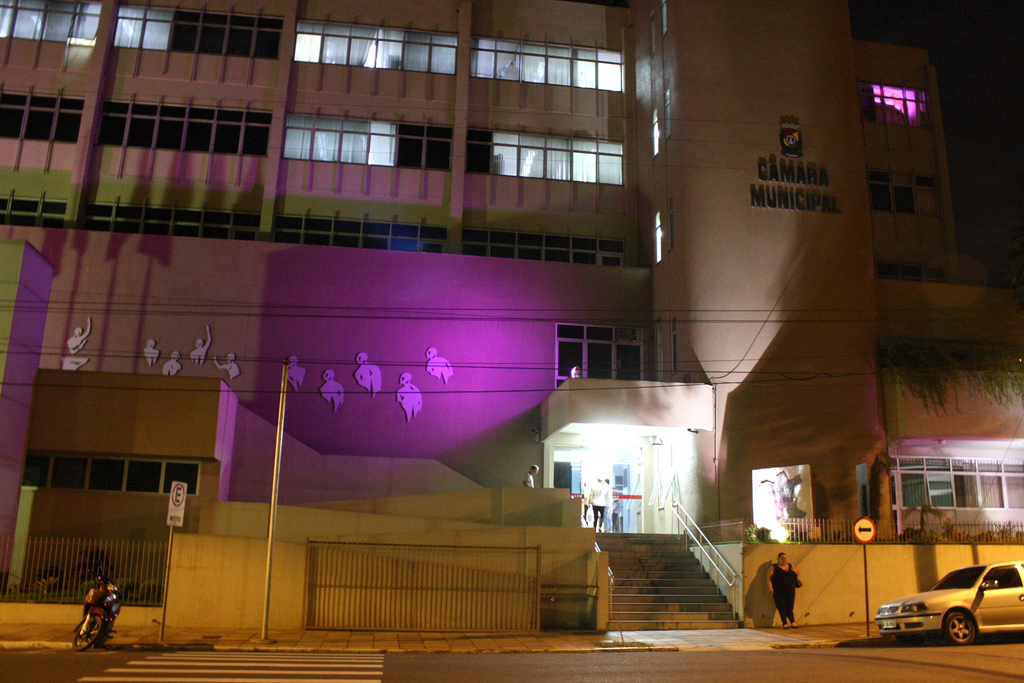 Legislativo hamburguense adere ao Outubro Rosa 