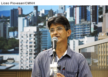 Líder comunitário convida comunidade para inauguração da cancha da rua Sevilha 