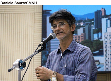 Líder comunitário divulga sessão no bairro Canudos