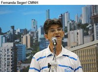 Líder comunitário participa de sessão por meio de Tribuna Popular