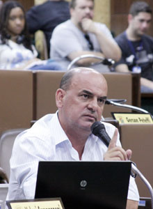 - Mantidos vetos a emendas à LDO